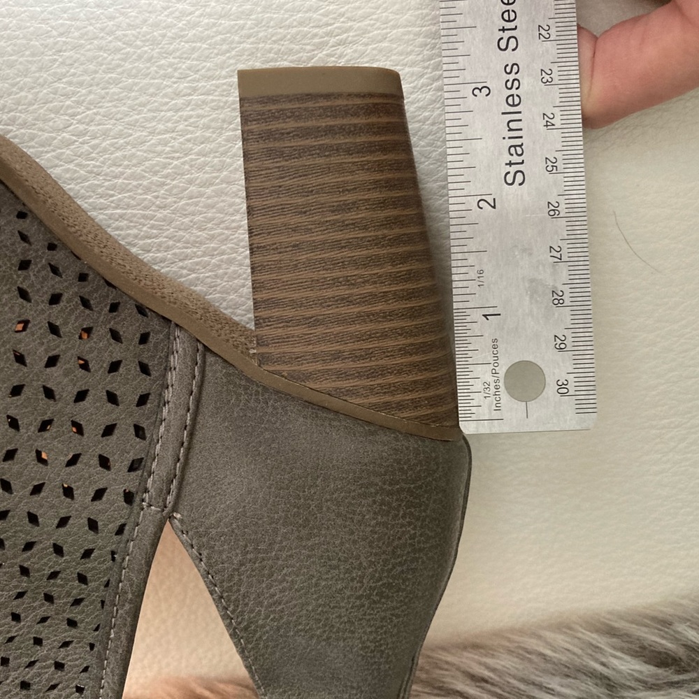 Open toe booties - Picture 7 of 7